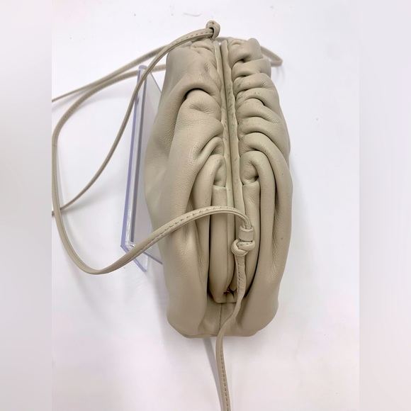 Authe Bottega Veneta White Leather Mini Clutch Preloved Pouch - Picture 8 of 16